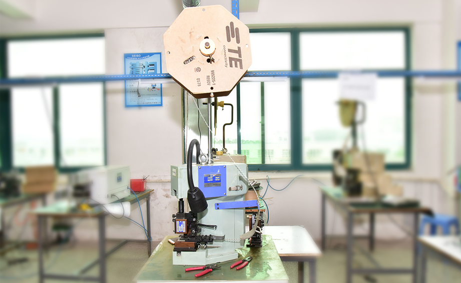 WiringLabs Terminal Crimping Machine Photo